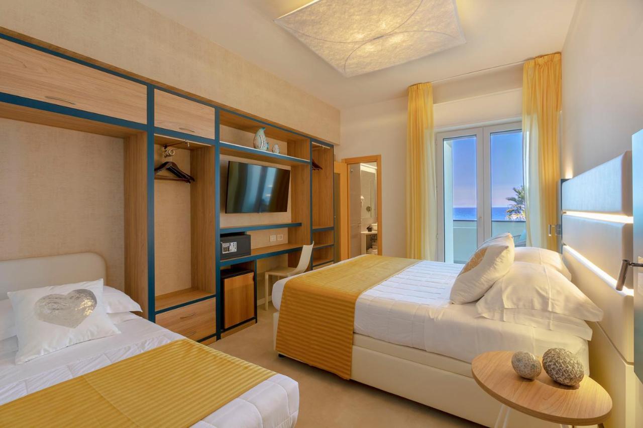 Hotel Commodore Riccione Exterior photo
