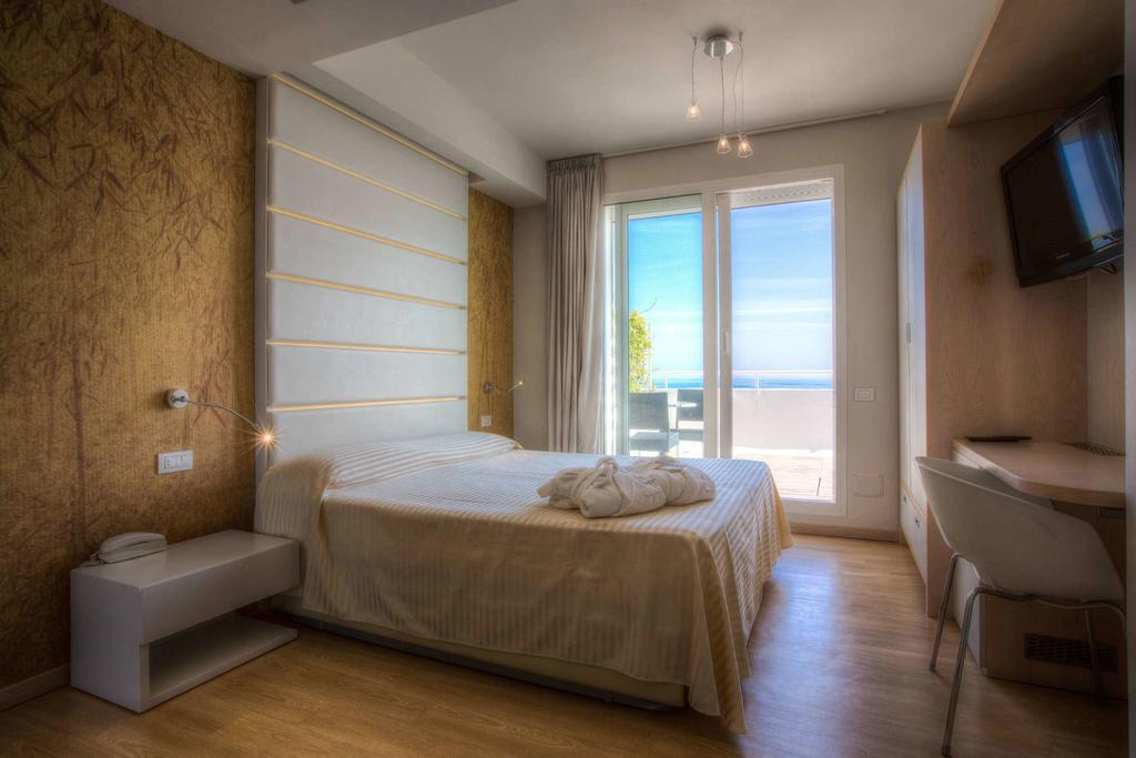 Hotel Commodore Riccione Exterior photo